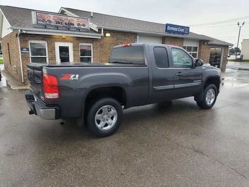 Used 2011 GMC Sierra 1500 SLE w/ All-Terrain Package AWD/4WD image 5