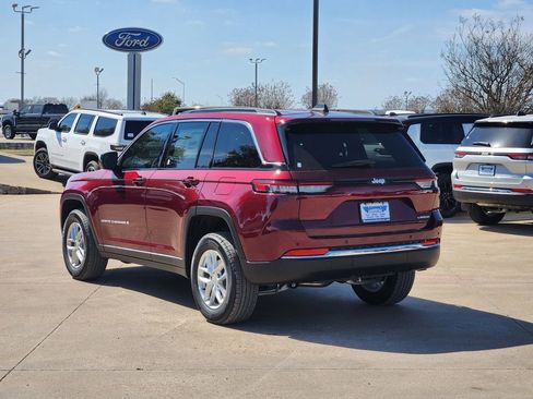 New 2026 Jeep Grand Cherokee Laredo image 3