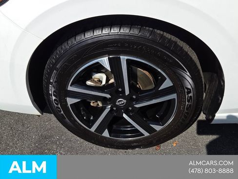 Used 2024 Nissan Sentra SV FWD image 2