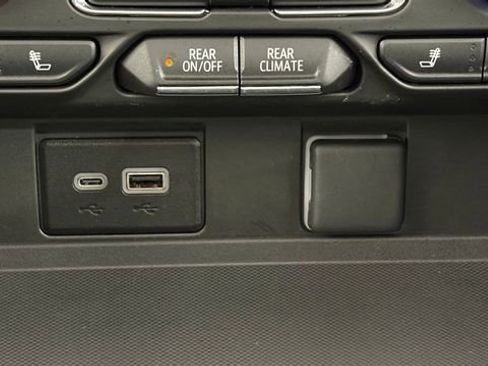 Used 2024 Chevrolet Suburban Z71 w/ Luxury Package image 43