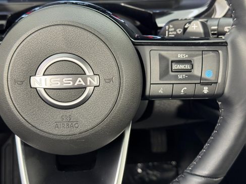 Used 2024 Nissan Pathfinder Platinum image 23