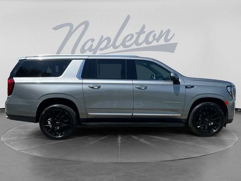 Used 2023 GMC Yukon XL Denali w/ Advanced Technology Package AWD/4WD image 9