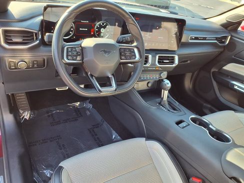 Used 2025 Ford Mustang Premium image 2
