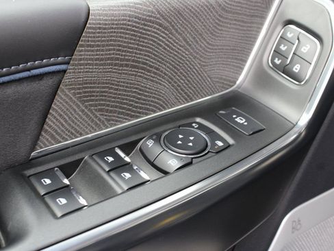 Used 2025 Ford F450 Platinum w/ FX4 Off-Road Package image 78