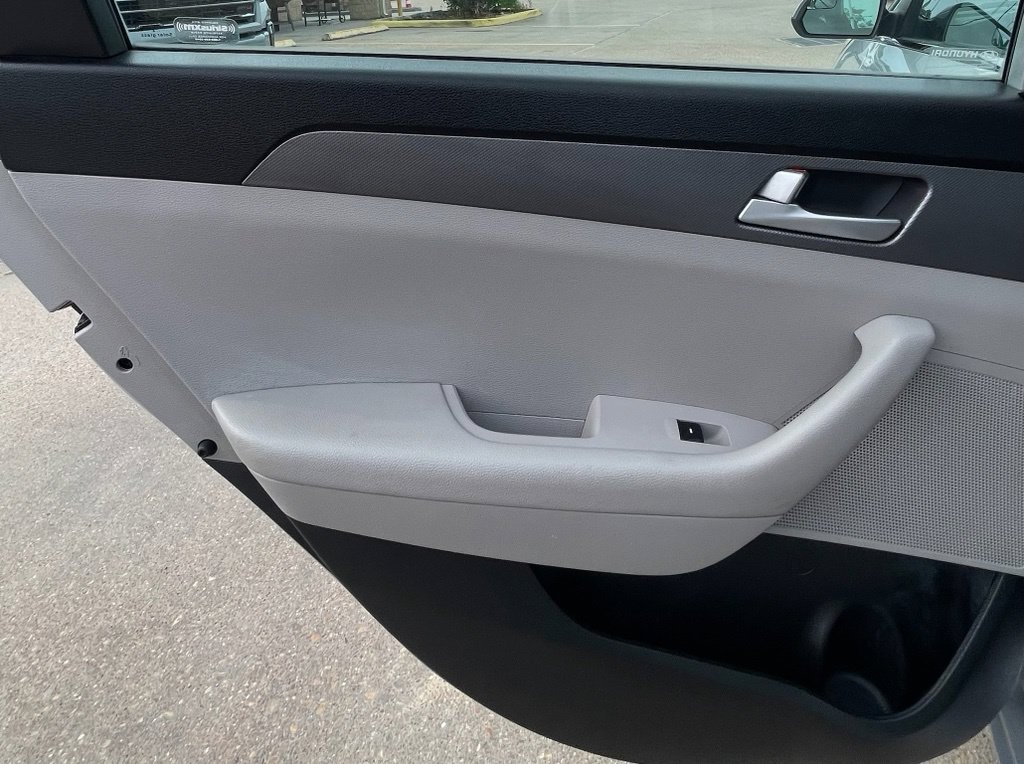 Used 2015 Hyundai Sonata SE FWD image 30