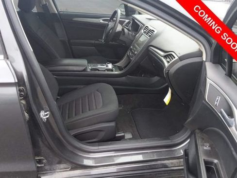 Used 2020 Ford Fusion SE FWD image 5
