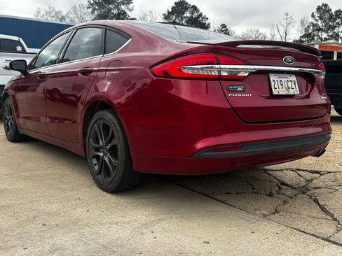 Used 2018 Ford Fusion SE w/ Equipment Group 201A image 2