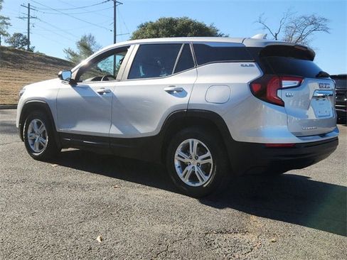 Used 2022 GMC Terrain SLE image 5