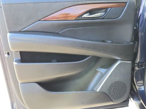 Used 2020 Cadillac Escalade ESV Luxury image 12