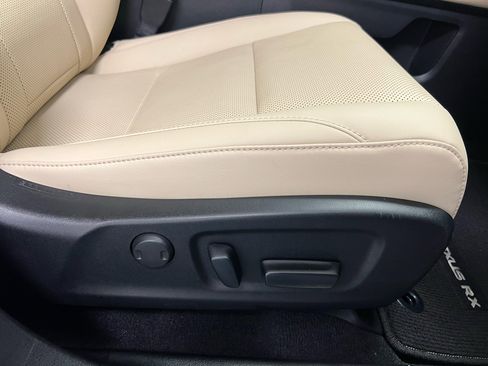 Used 2022 Lexus RX 350L FWD w/ Premium Package image 17