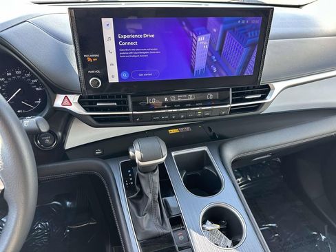 Used 2025 Toyota Sienna XLE image 20