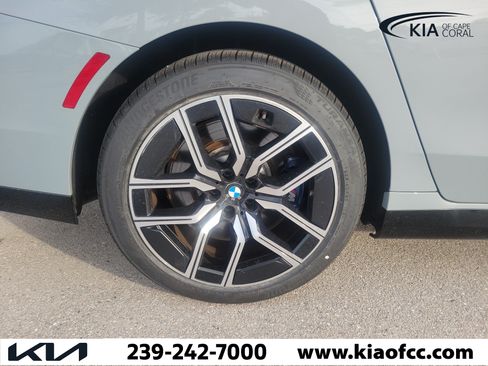 Used 2025 BMW 760i xDrive AWD/4WD image 9