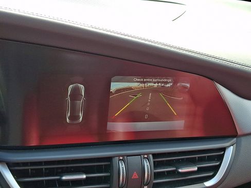 Used 2023 Alfa Romeo Giulia Veloce AWD/4WD image 18