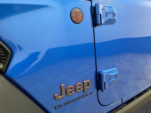 Used 2023 Jeep Gladiator Rubicon w/ Cold Weather Group image 35