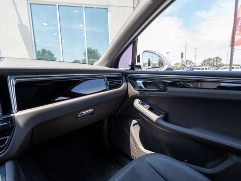 Used 2019 Porsche Macan AWD/4WD image 41