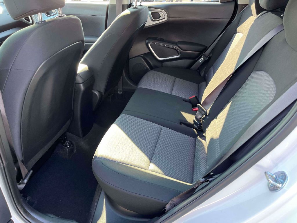 Used 2025 Kia Soul LX w/ LX Technology Package FWD image 6