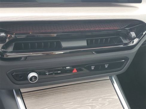 Used 2025 BMW 330i Sedan image 31