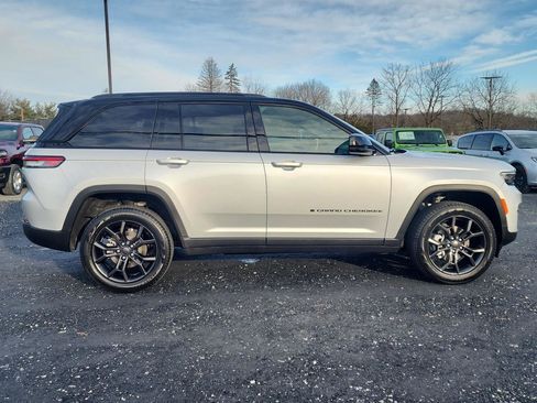 New 2025 Jeep Grand Cherokee Limited w/ Trailer Tow Package image 4