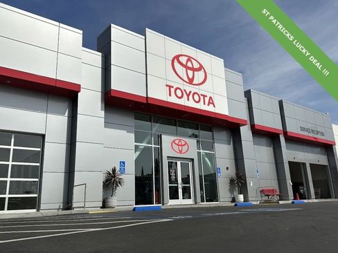 Used 2022 Toyota RAV4 SE w/ Convenience Package image 29