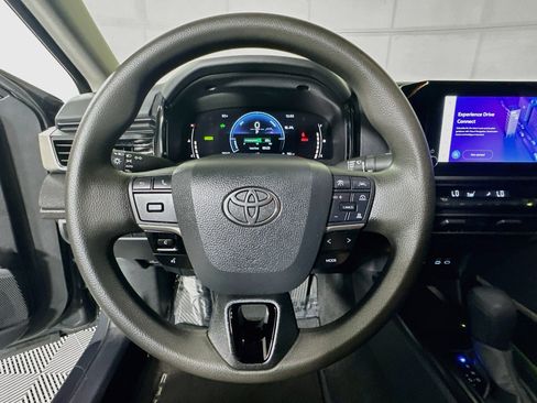 Used 2025 Toyota Camry LE FWD image 15
