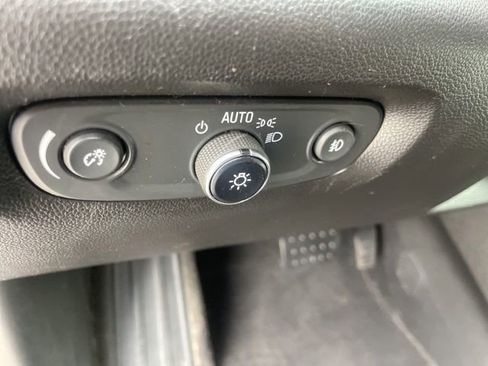Used 2020 Chevrolet Traverse LT FWD image 16