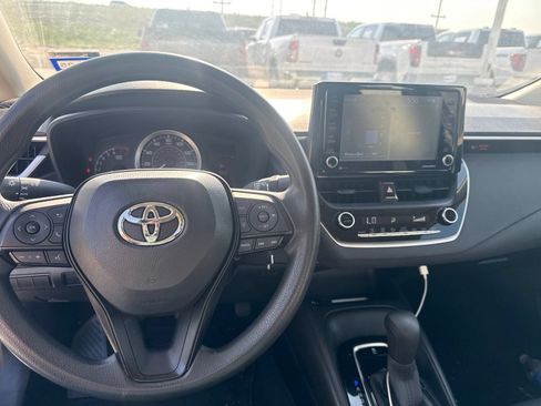 Used 2022 Toyota Corolla LE FWD image 17