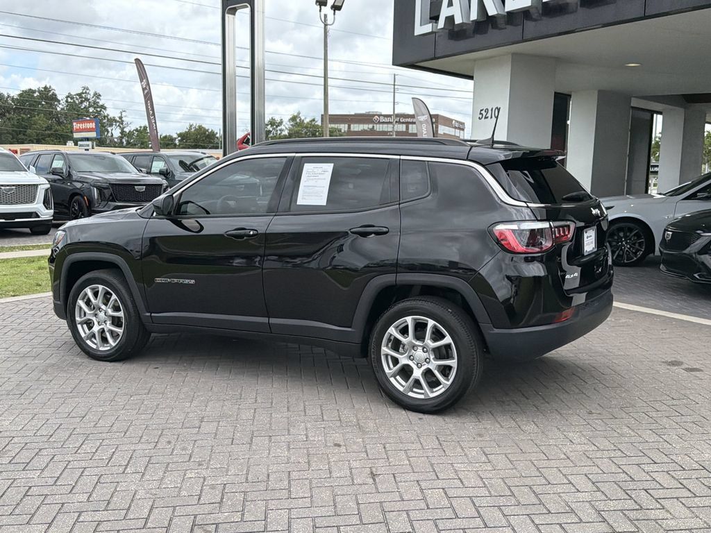 Used 2024 Jeep Compass Latitude AWD/4WD image 4