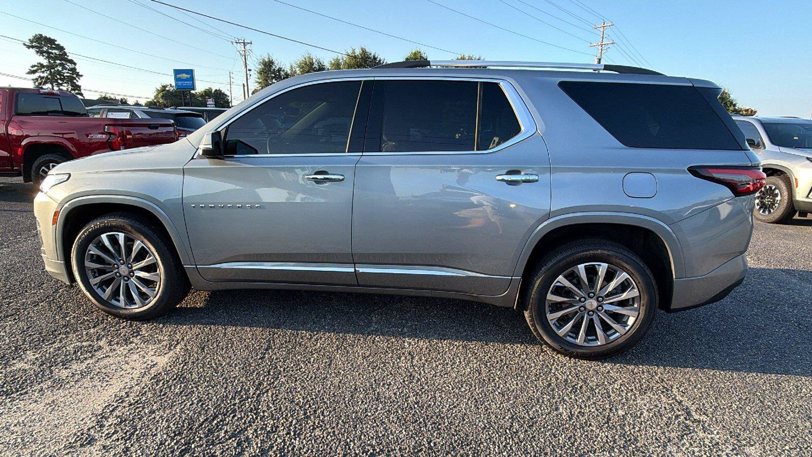 Used 2023 Chevrolet Traverse Premier FWD image 11