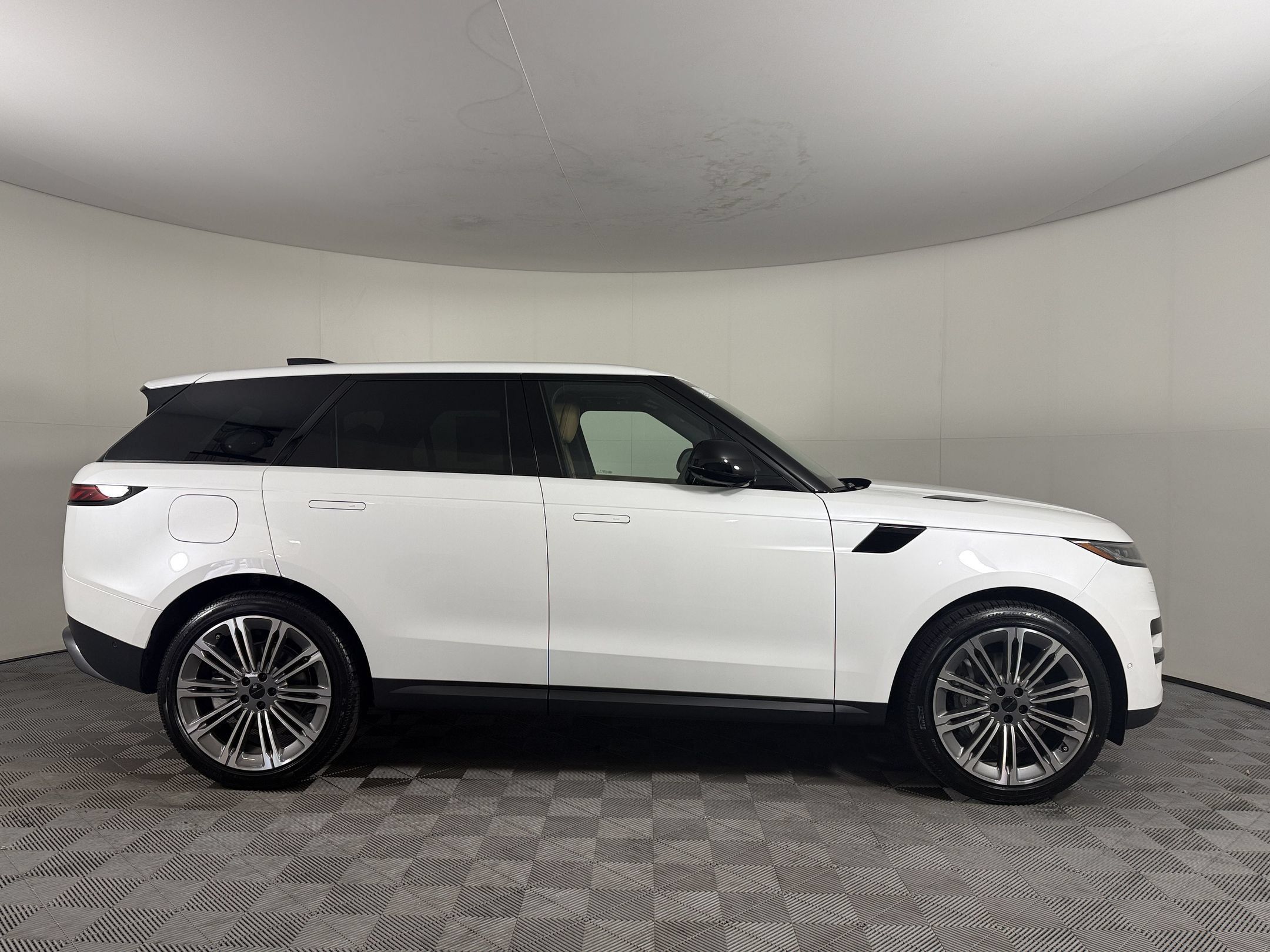 New 2027 Land Rover Range Rover Sport SE AWD/4WD image 8