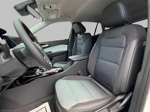 New 2026 Chevrolet Trax LT w/ Driver Confidence Package FWD image 15