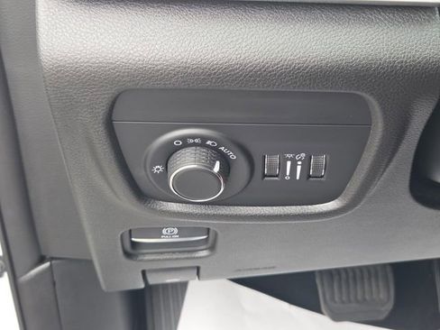 Used 2025 Jeep Grand Cherokee L Laredo RWD image 27