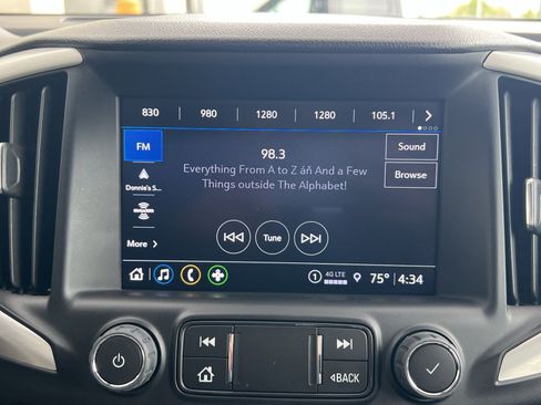 Used 2024 GMC Terrain SLT image 26