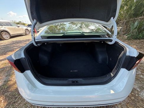 Used 2025 Nissan Altima 2.5 SV image 32