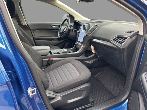 Used 2024 Ford Edge SE image 11