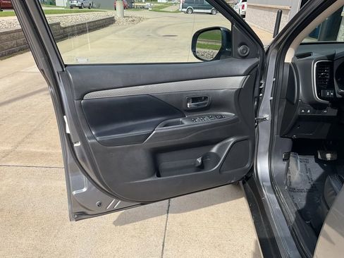 Used 2020 Mitsubishi Outlander SEL image 7