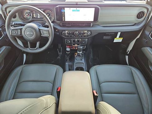 Used 2025 Jeep Gladiator Mojave AWD/4WD image 23