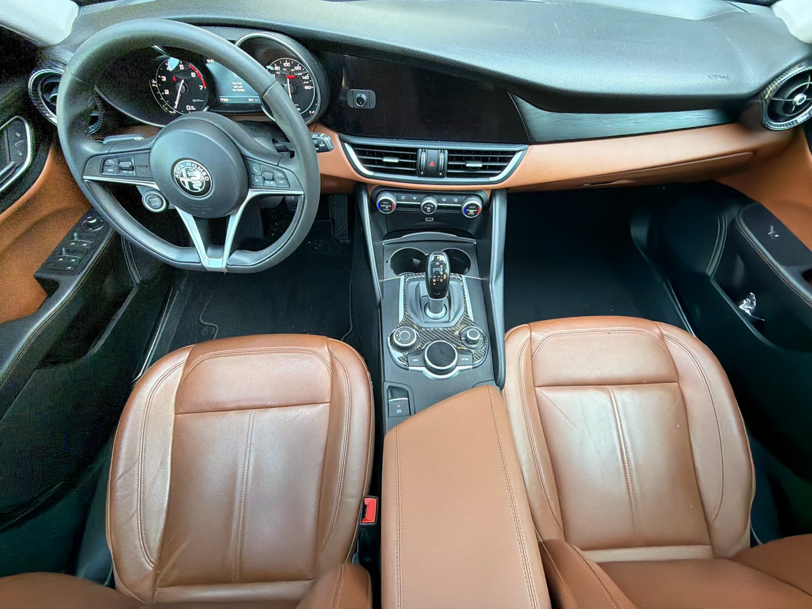 Used 2017 Alfa Romeo Giulia RWD image 12