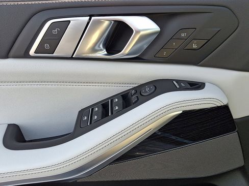 New 2026 BMW X5 xDrive40i w/ M Sport Package image 8