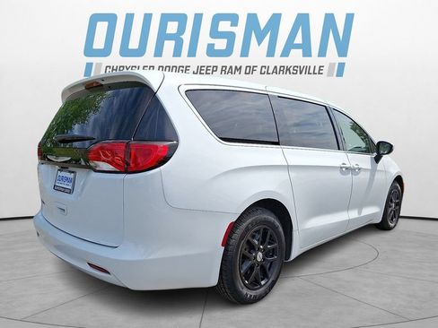 Certified 2023 Chrysler Voyager LX FWD image 6