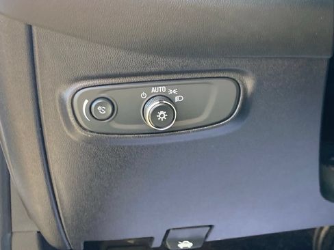Used 2018 Chevrolet Equinox LT FWD image 13