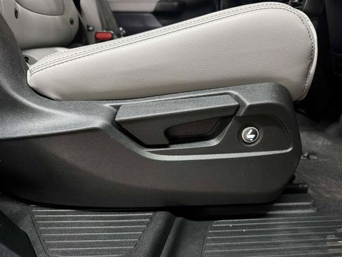 Used 2025 Honda Pilot EX-L image 54