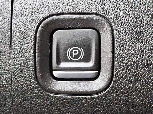 Used 2021 Chevrolet Silverado 1500 Custom image 25