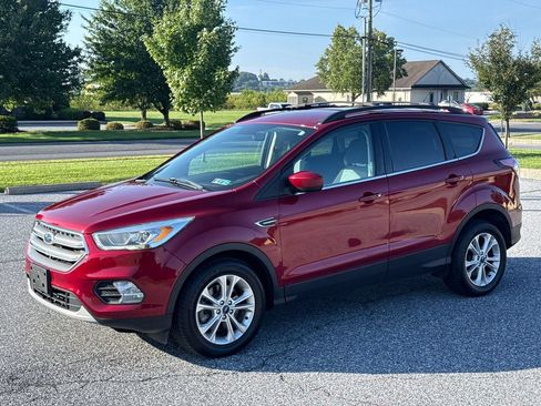 Used 2017 Ford Escape SE w/ Equipment Group 201A AWD/4WD image 3