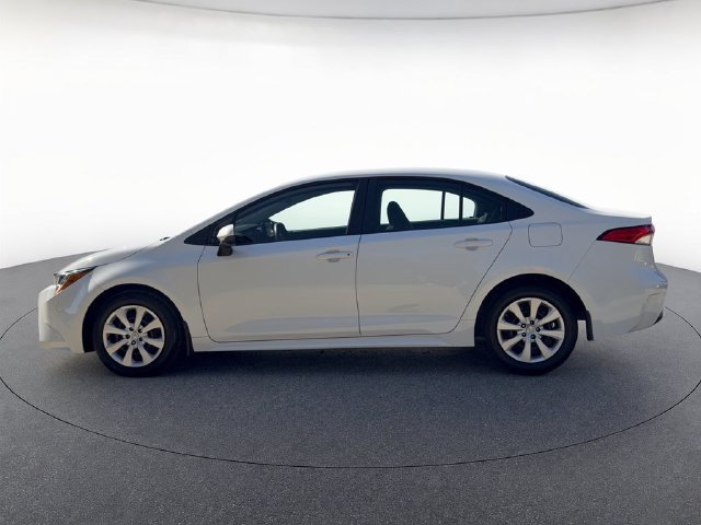 Used 2025 Toyota Corolla LE FWD image 3