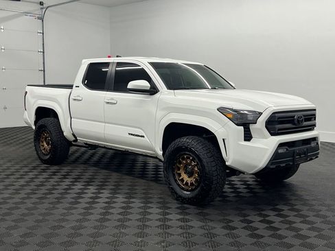Used 2025 Toyota Tacoma SR5 image 6