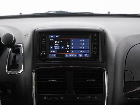 Used 2019 Dodge Grand Caravan SE FWD image 16