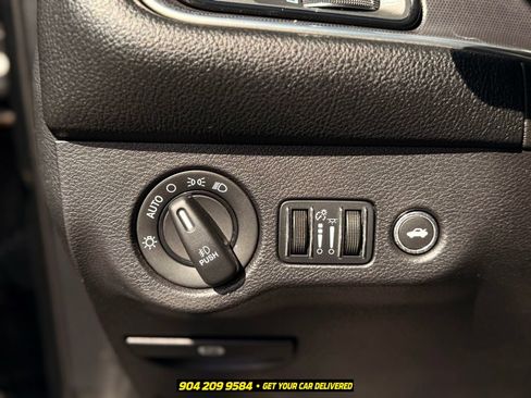 Used 2016 Dodge Challenger R/T Scat Pack w/ Leather Interior Group RWD image 17