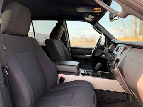 Used 2017 Ford Expedition XLT AWD/4WD image 25