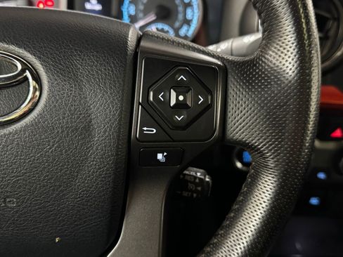 Used 2017 Toyota Tacoma TRD Sport AWD/4WD image 21