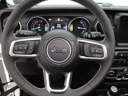 Used 2023 Jeep Wrangler Unlimited Sahara AWD/4WD image 17